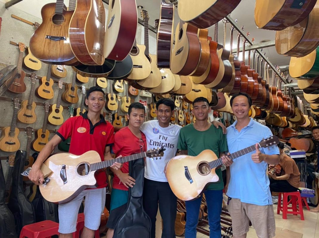 Cho thuê guitar Hà Nội